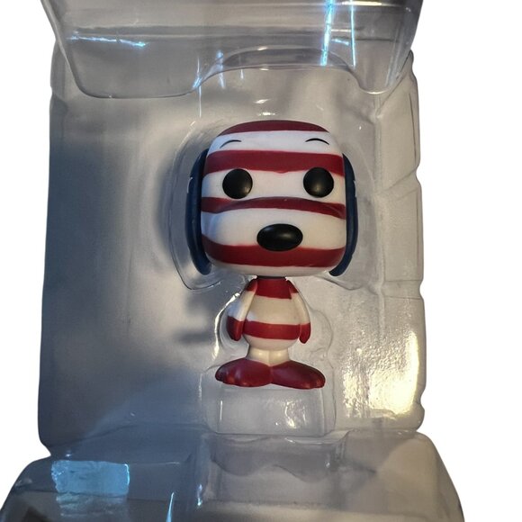 Funko POP Snoopy from Peanuts Rock The Vote 2016 Summer Convention Exclusive - Picture 8 of 8